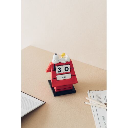 Calendario perpetuo 3D de la caseta de perro de Erik Snoopy